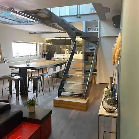 Loft Centre Situé Dans Rue Calme *